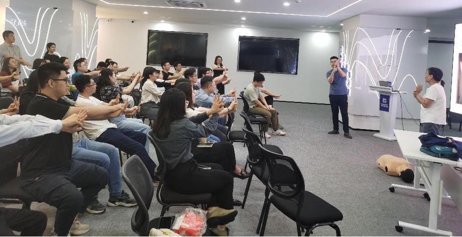 惠创投团支部、kdpay钱包(中国)公司与惠州三院心血管医学中心一团支部联合召开应急救护安全知识与实操培训(图2)